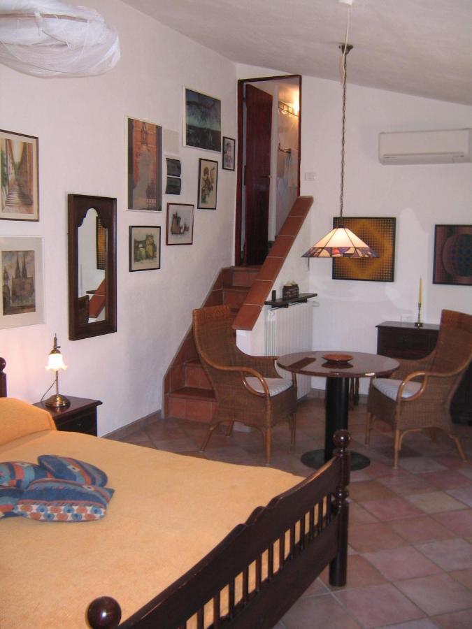 Studio-Appartment In Landhaus Mit Meerblick Porto Azzurro Buitenkant foto