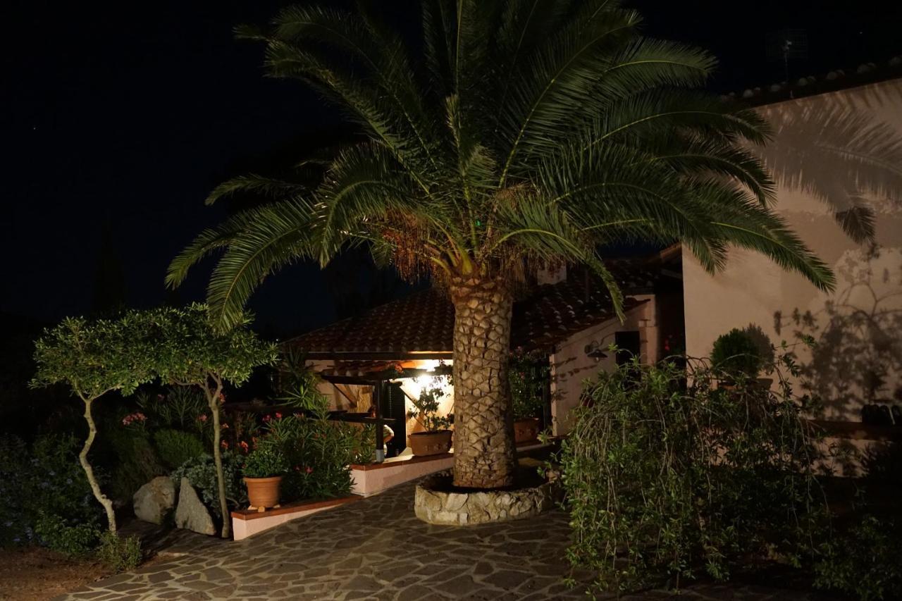 Studio-Appartment In Landhaus Mit Meerblick Porto Azzurro Buitenkant foto